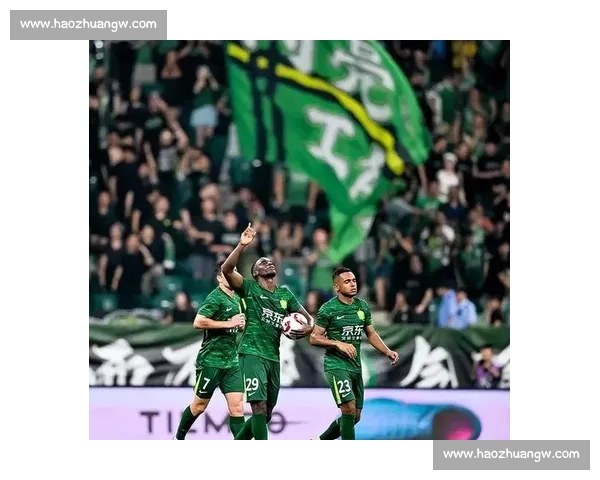 广州恒大与北京国安激烈对决 双方拼劲十足力争胜利